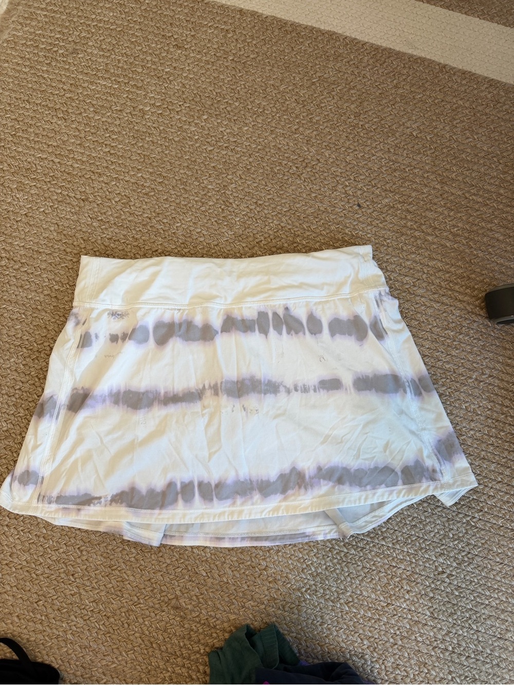 Lululemon White and Light Purple Tie-Dye Women’s Skirt Size 10